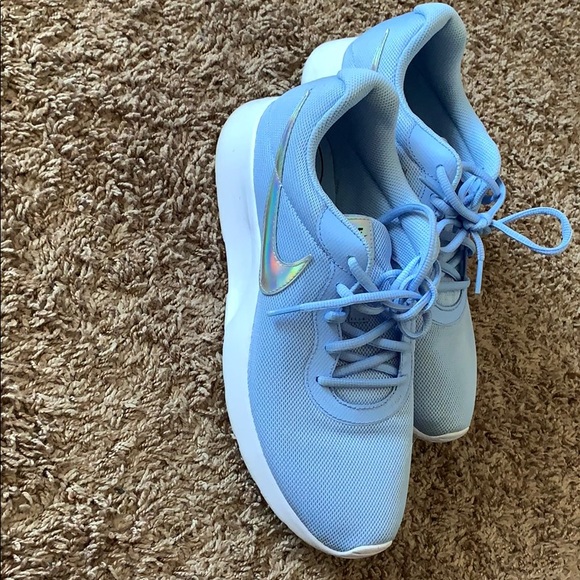 light blue nike tanjun